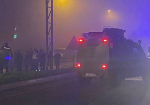 polis aracına bombalı saldırı: 9 yaralı