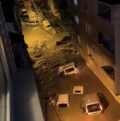 sağanak vurdu: Ev ve iş yerlerini su bastı, sele kapılan 2 kişi hayatını kaybetti