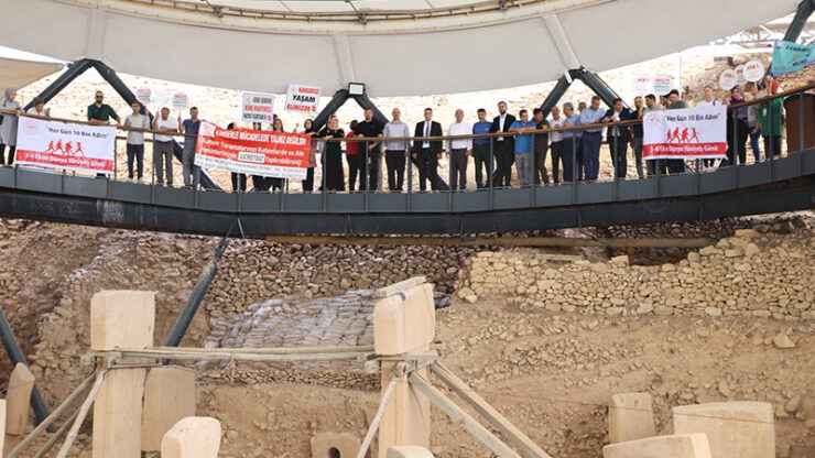 Sağlık çalışanları Göbeklitepe’ye yürüyüş gerçekleştirdi