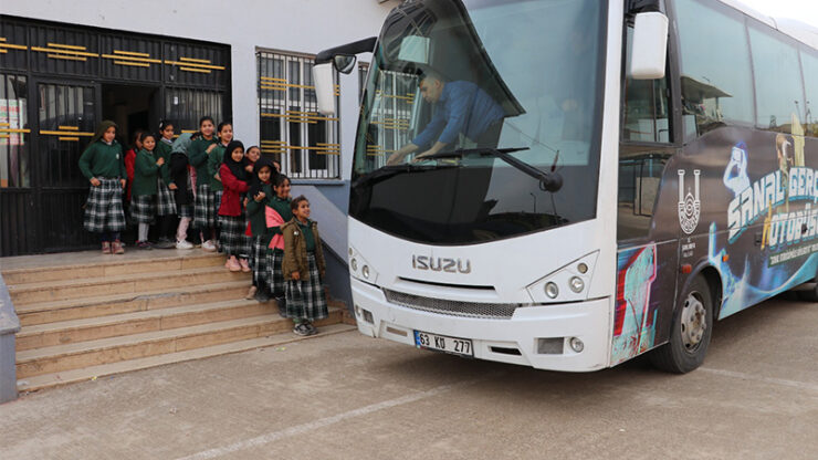 ŞURKAV sanal gerçeklik otobüsü köy okullarında