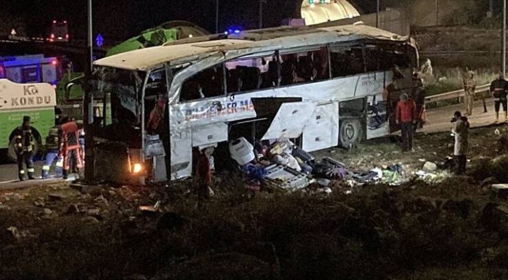 otobüs kazası: 7 kişi öldü, 30 kişi yaralandı