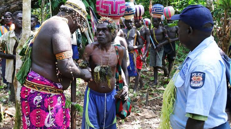 Papua Yeni Gine’de kabile çatışmalarında 49 kişi öldü