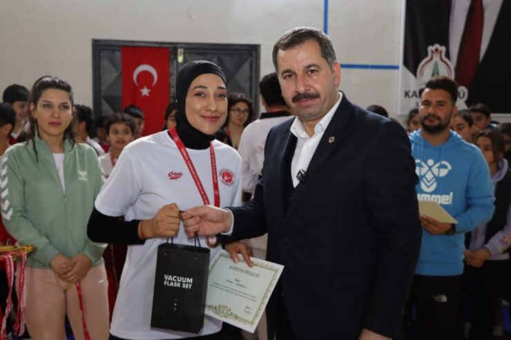 Karaköprü’de başarılı sporcular ödüllendirildi – Bizim Haber Ajansı