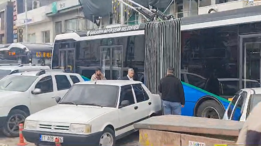 yoldaki çalışma ve hatalı parklar trambüslere kontak kapattırdı
