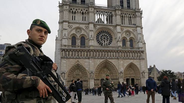 Fransa, Moskova saldırısından sonra alarm düzeyini yükseltti