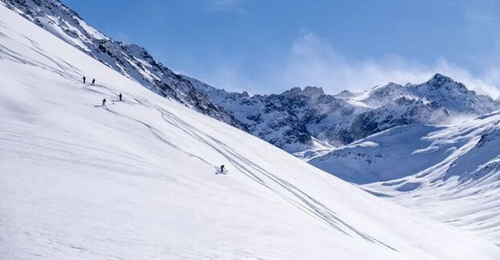 İsviçre: Kayıp altı kayakçıdan beşi ölü olarak bulundu