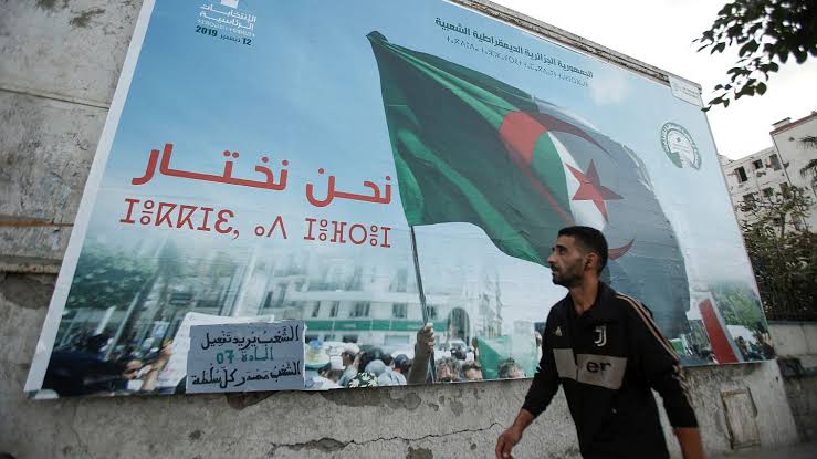 Cezayir’de Cumhurbaşkanlığı seçimleri üç ay öne alındı