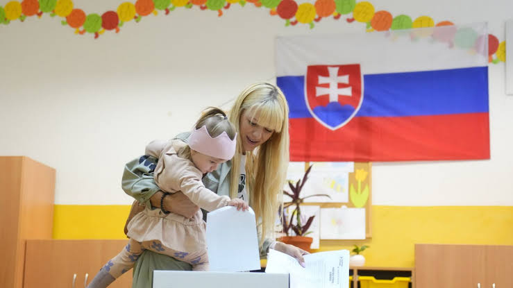 Slovakya cumhurbaşkanı seçimi için sandık başında