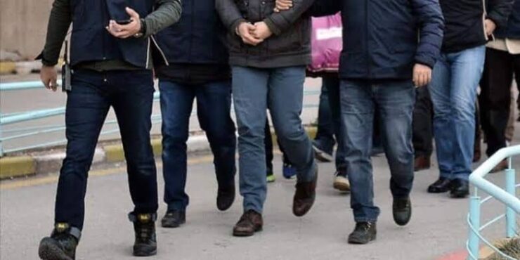 Kırmızı bültenle aranan iki yabancı İstanbul’da yakalandı