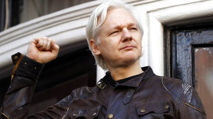 Julian Assange, geçici olarak iade edilmeme hakkı kazandı