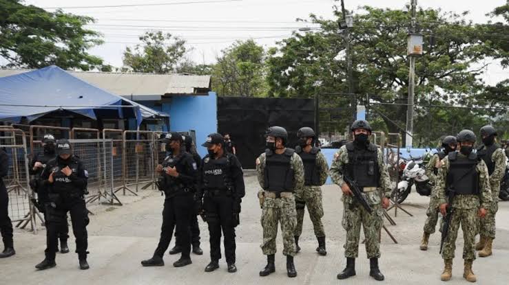 Ekvador’da 45 belediye başkanı polis koruması istedi