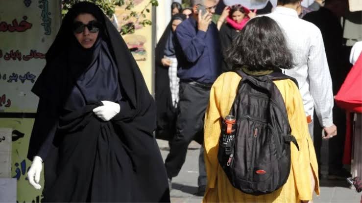 İran’da  11 kadın hakları savunucularına hapis cezası