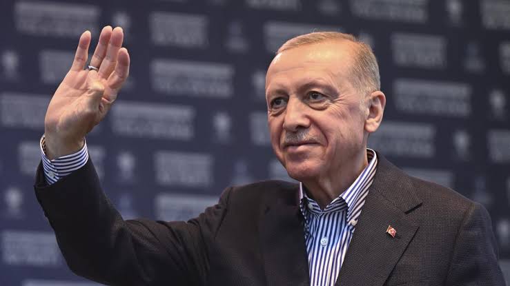 Erdoğan: ‘Sandık sonuçları mahalli idarelerde irtifa kaybı yaşadığımızı gösteriyor’