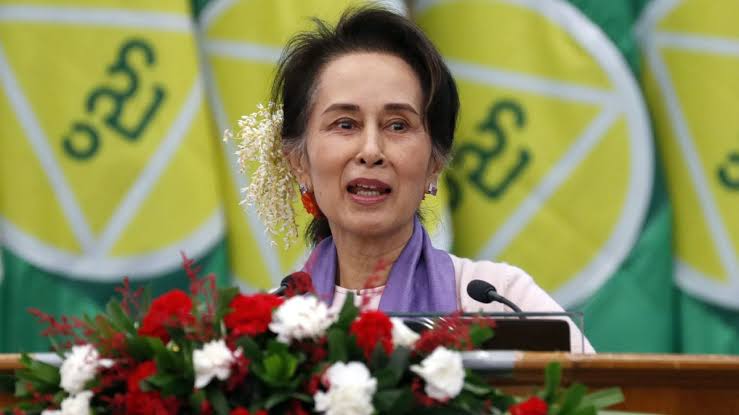 Myanmar: Aung San Su Çi ev hapsine çıkarıldı