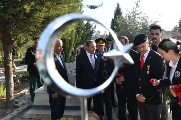 Atatürk, bize özgür ve onurlu bir gelecek kazandıran eşsiz bir liderdir